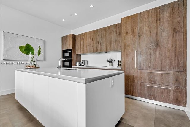 650 NE 32nd St BH6, Miami, FL 33137