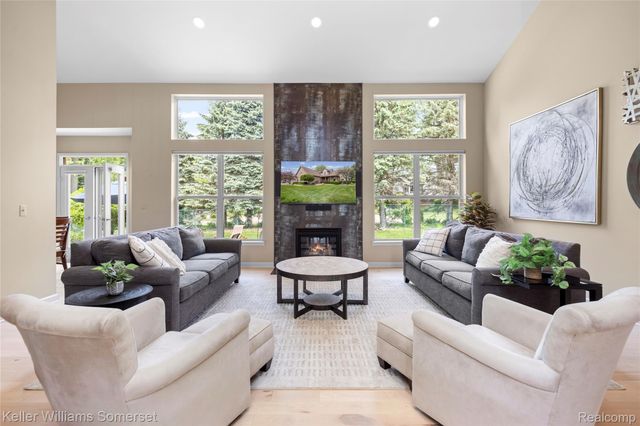 8354 Hummingbird, Commerce Charter Township, MI 48382