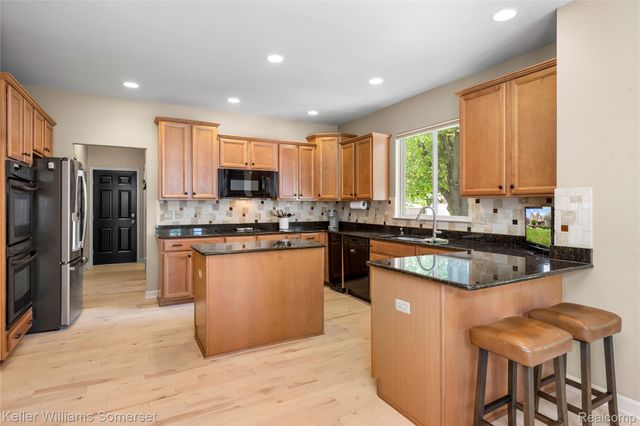 8354 Hummingbird, Commerce Charter Township, MI 48382