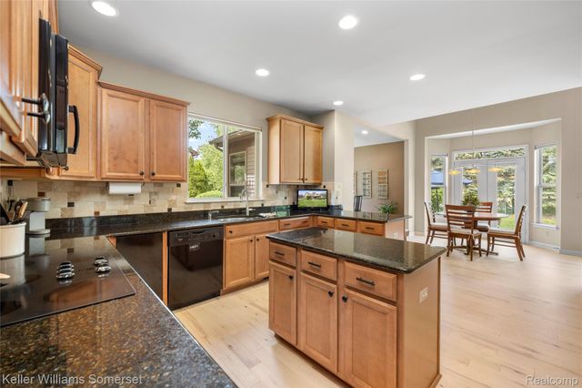 8354 Hummingbird, Commerce Charter Township, MI 48382