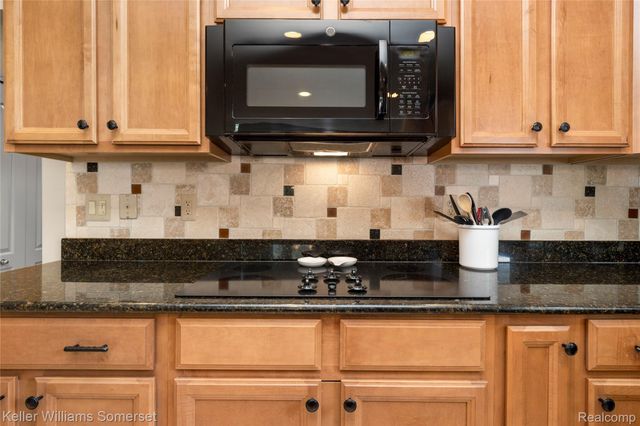 8354 Hummingbird, Commerce Charter Township, MI 48382