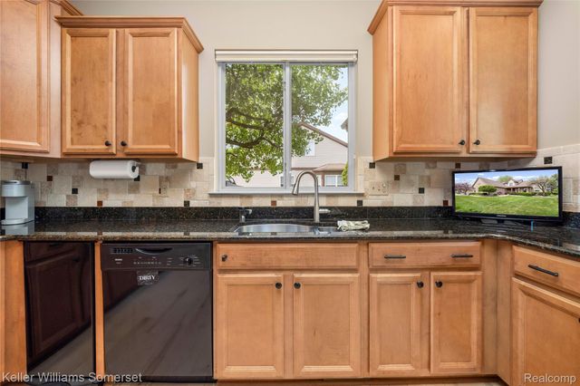 8354 Hummingbird, Commerce Charter Township, MI 48382