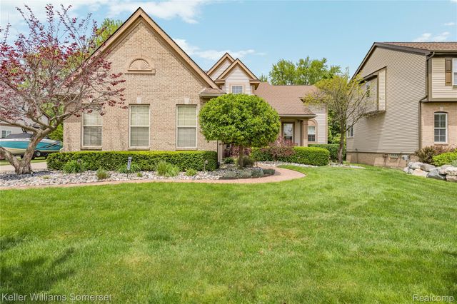 8354 Hummingbird, Commerce Charter Township, MI 48382