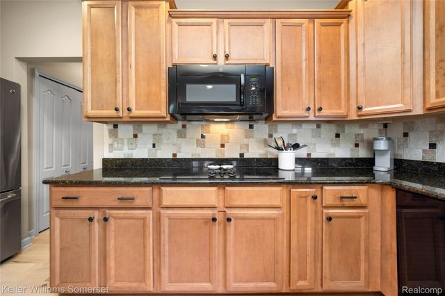 8354 Hummingbird, Commerce Charter Township, MI 48382