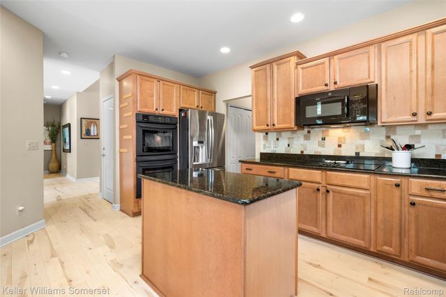 8354 Hummingbird, Commerce Charter Township, MI 48382