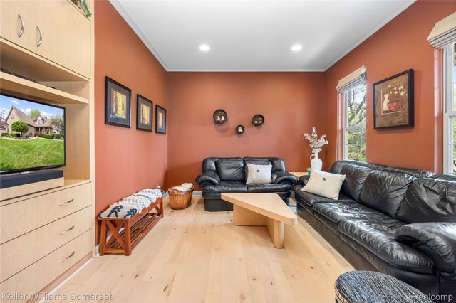 8354 Hummingbird, Commerce Charter Township, MI 48382