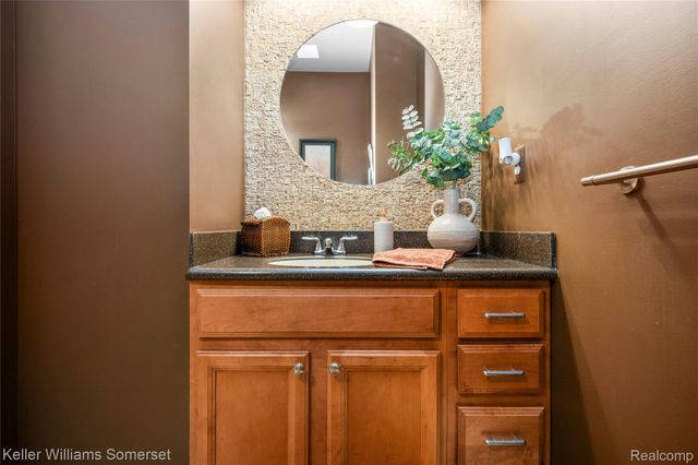 8354 Hummingbird, Commerce Charter Township, MI 48382