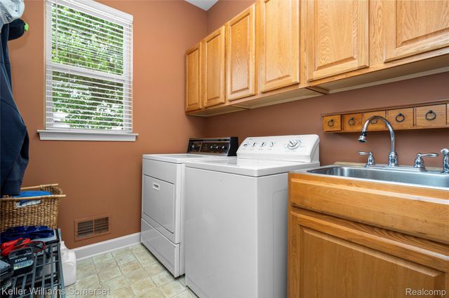 8354 Hummingbird, Commerce Charter Township, MI 48382
