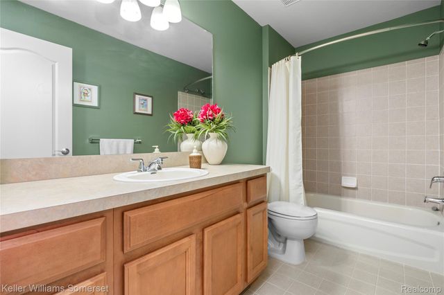 8354 Hummingbird, Commerce Charter Township, MI 48382