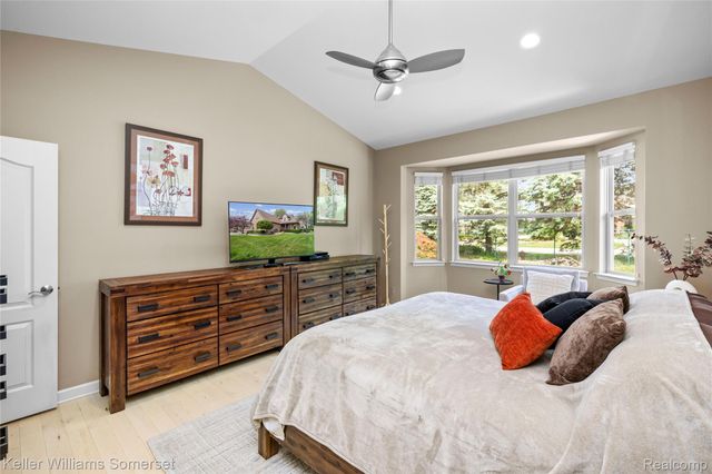 8354 Hummingbird, Commerce Charter Township, MI 48382