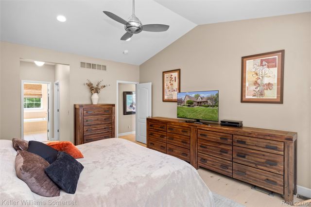8354 Hummingbird, Commerce Charter Township, MI 48382