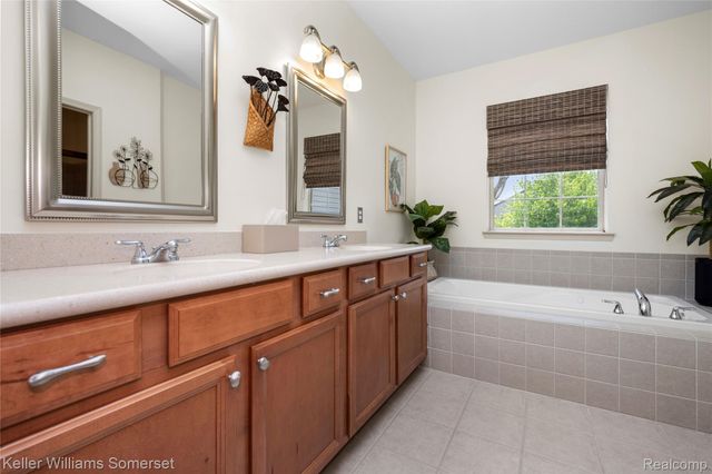 8354 Hummingbird, Commerce Charter Township, MI 48382