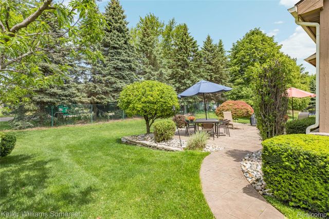8354 Hummingbird, Commerce Charter Township, MI 48382