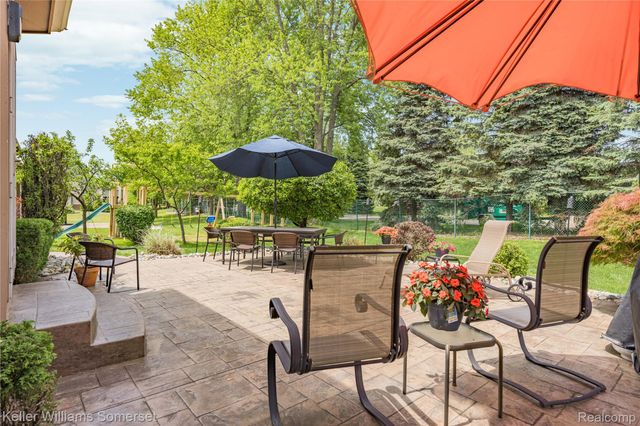 8354 Hummingbird, Commerce Charter Township, MI 48382