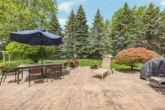 8354 Hummingbird, Commerce Charter Township, MI 48382