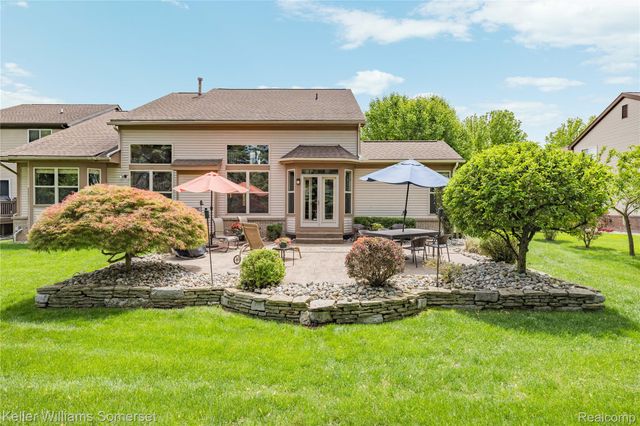 8354 Hummingbird, Commerce Charter Township, MI 48382