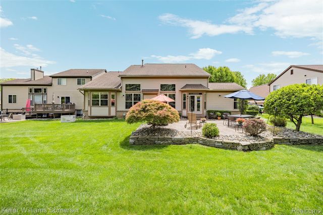 8354 Hummingbird, Commerce Charter Township, MI 48382