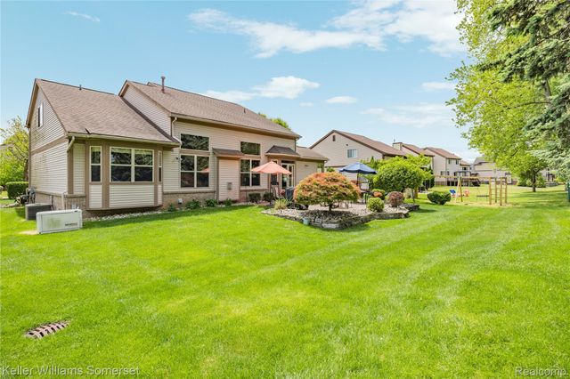 8354 Hummingbird, Commerce Charter Township, MI 48382