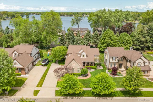 8354 Hummingbird, Commerce Charter Township, MI 48382