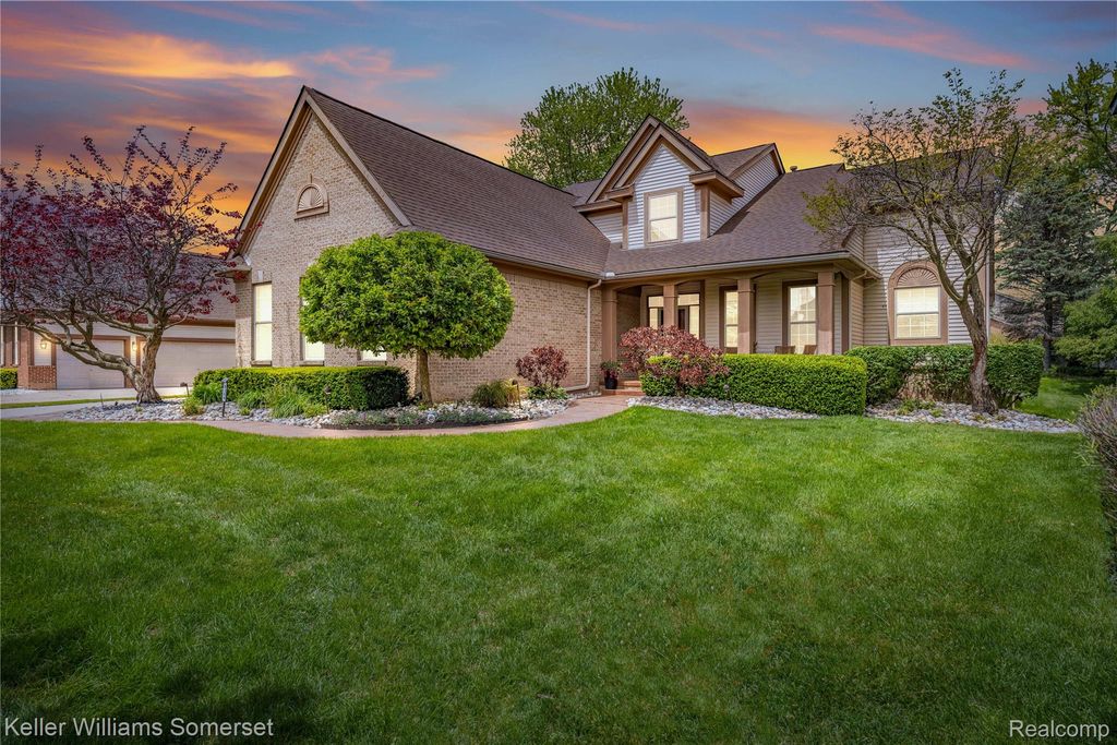 8354 Hummingbird, Commerce Charter Township, MI 48382
