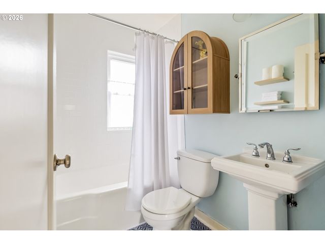 227 Ne 61ST Ave 1, Portland, OR 97213