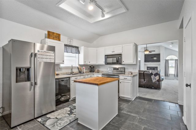 512 Oak Ridge Court, Crowley, TX 76036