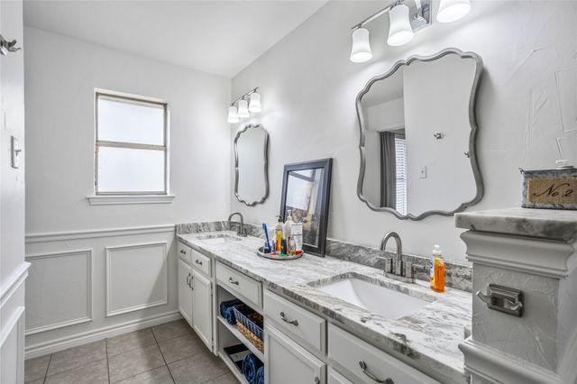 512 Oak Ridge Court, Crowley, TX 76036