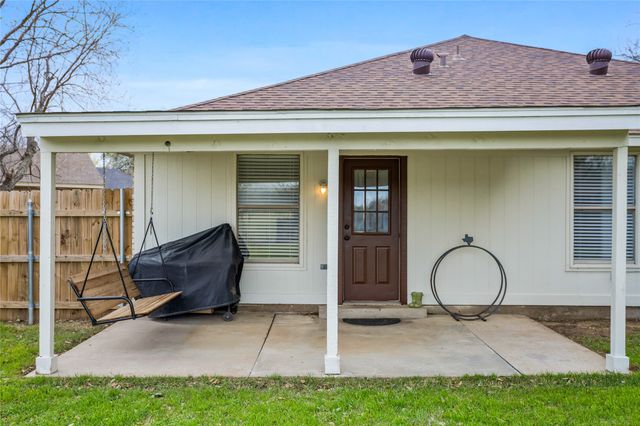 512 Oak Ridge Court, Crowley, TX 76036