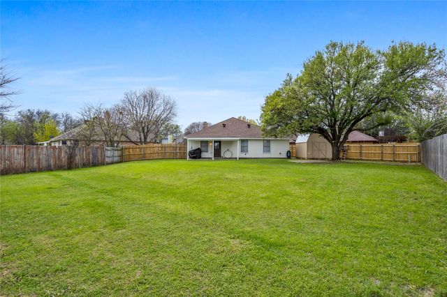 512 Oak Ridge Court, Crowley, TX 76036