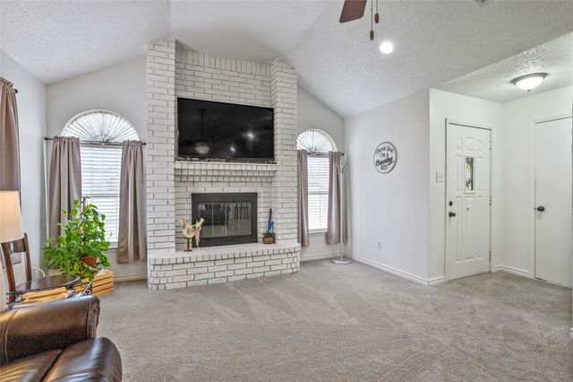 512 Oak Ridge Court, Crowley, TX 76036