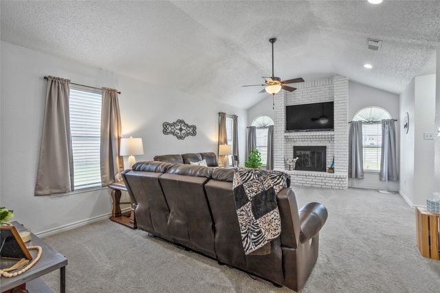 512 Oak Ridge Court, Crowley, TX 76036