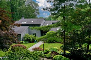 14 Friar Tuck Court, Clifton Park, NY 12065