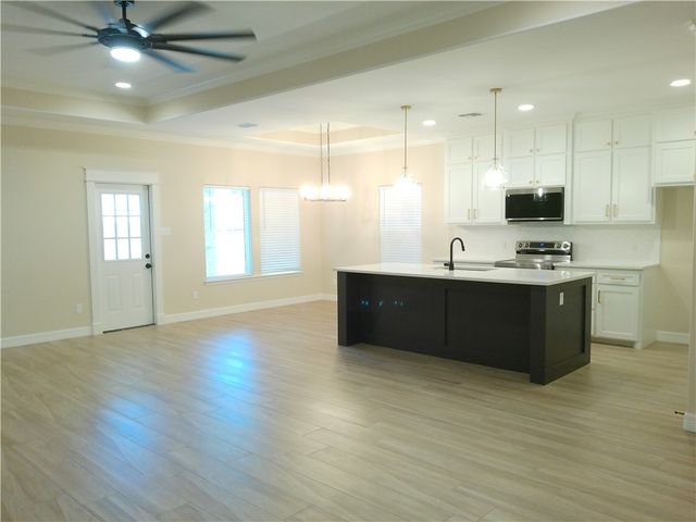 7637 Clearbrook Dr, Corpus Christi, TX 78413