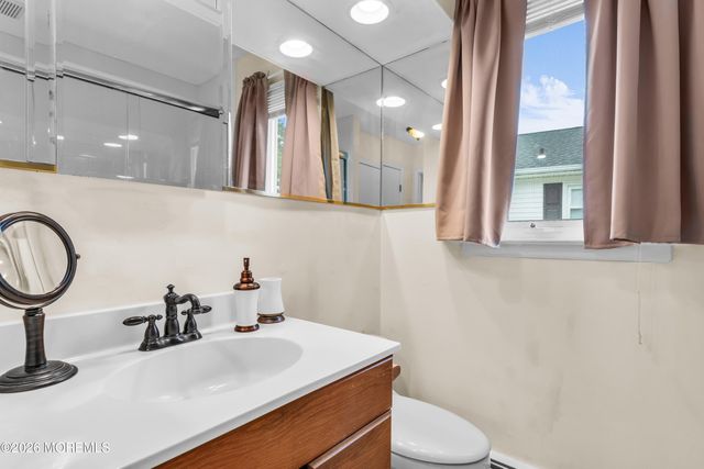 10 Biabou Drive, Toms River, NJ 08757