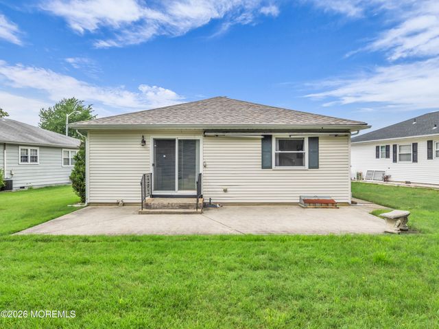 10 Biabou Drive, Toms River, NJ 08757