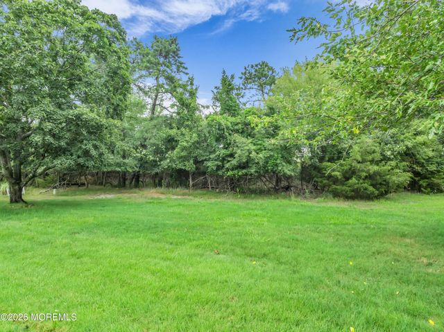 10 Biabou Drive, Toms River, NJ 08757