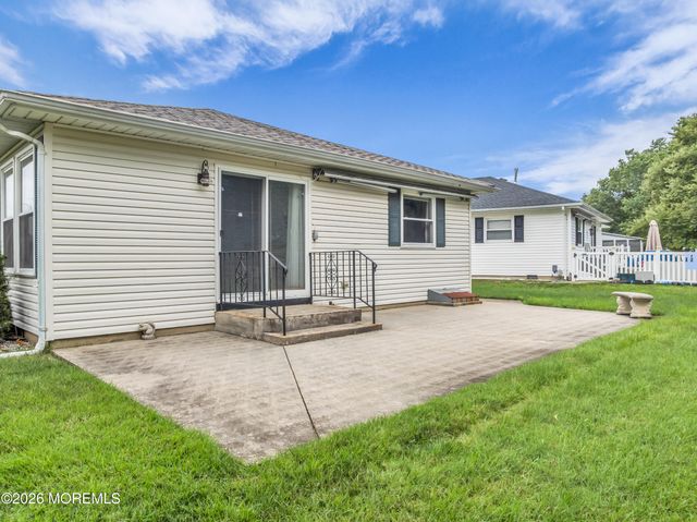 10 Biabou Drive, Toms River, NJ 08757