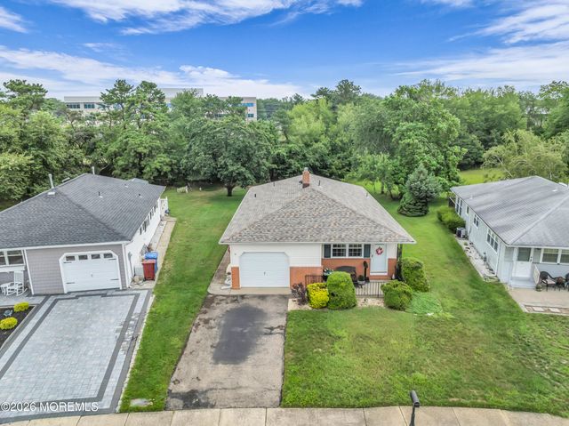 10 Biabou Drive, Toms River, NJ 08757