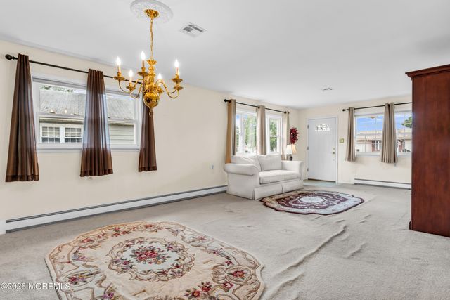 10 Biabou Drive, Toms River, NJ 08757