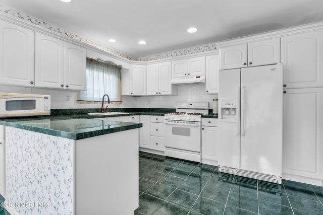 10 Biabou Drive, Toms River, NJ 08757