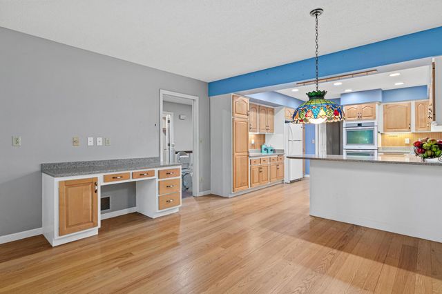 18 Anemone Circle, North Oaks, MN 55127