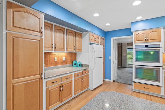 18 Anemone Circle, North Oaks, MN 55127