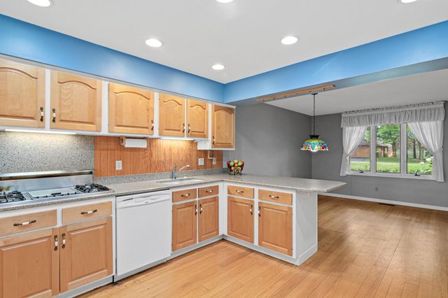 18 Anemone Circle, North Oaks, MN 55127