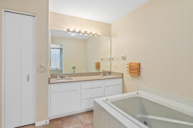 18 Anemone Circle, North Oaks, MN 55127