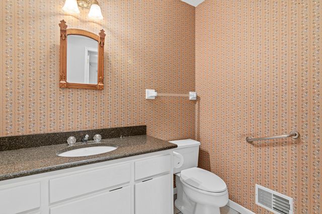 18 Anemone Circle, North Oaks, MN 55127