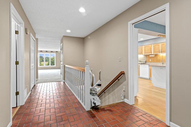 18 Anemone Circle, North Oaks, MN 55127