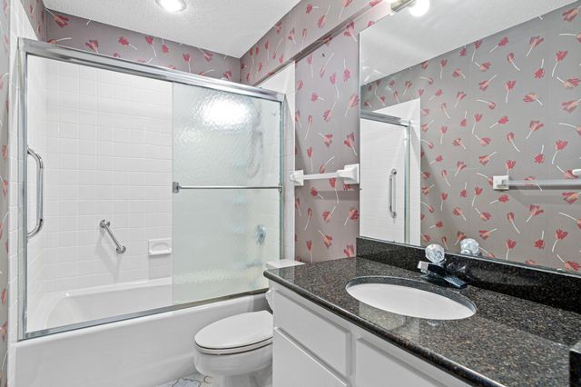 18 Anemone Circle, North Oaks, MN 55127