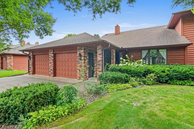 18 Anemone Circle, North Oaks, MN 55127