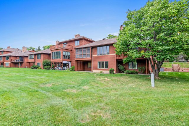 18 Anemone Circle, North Oaks, MN 55127