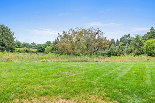 18 Anemone Circle, North Oaks, MN 55127